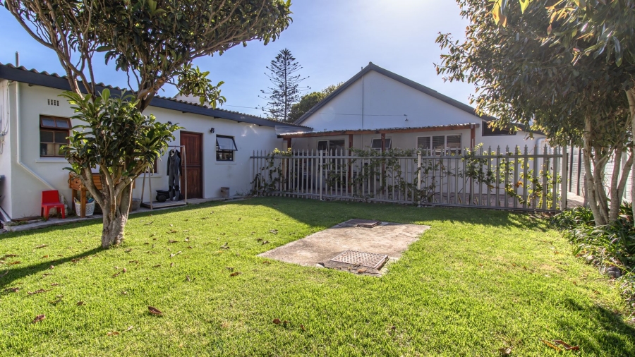 1 Bedroom Property for Sale in Sandbaai Western Cape